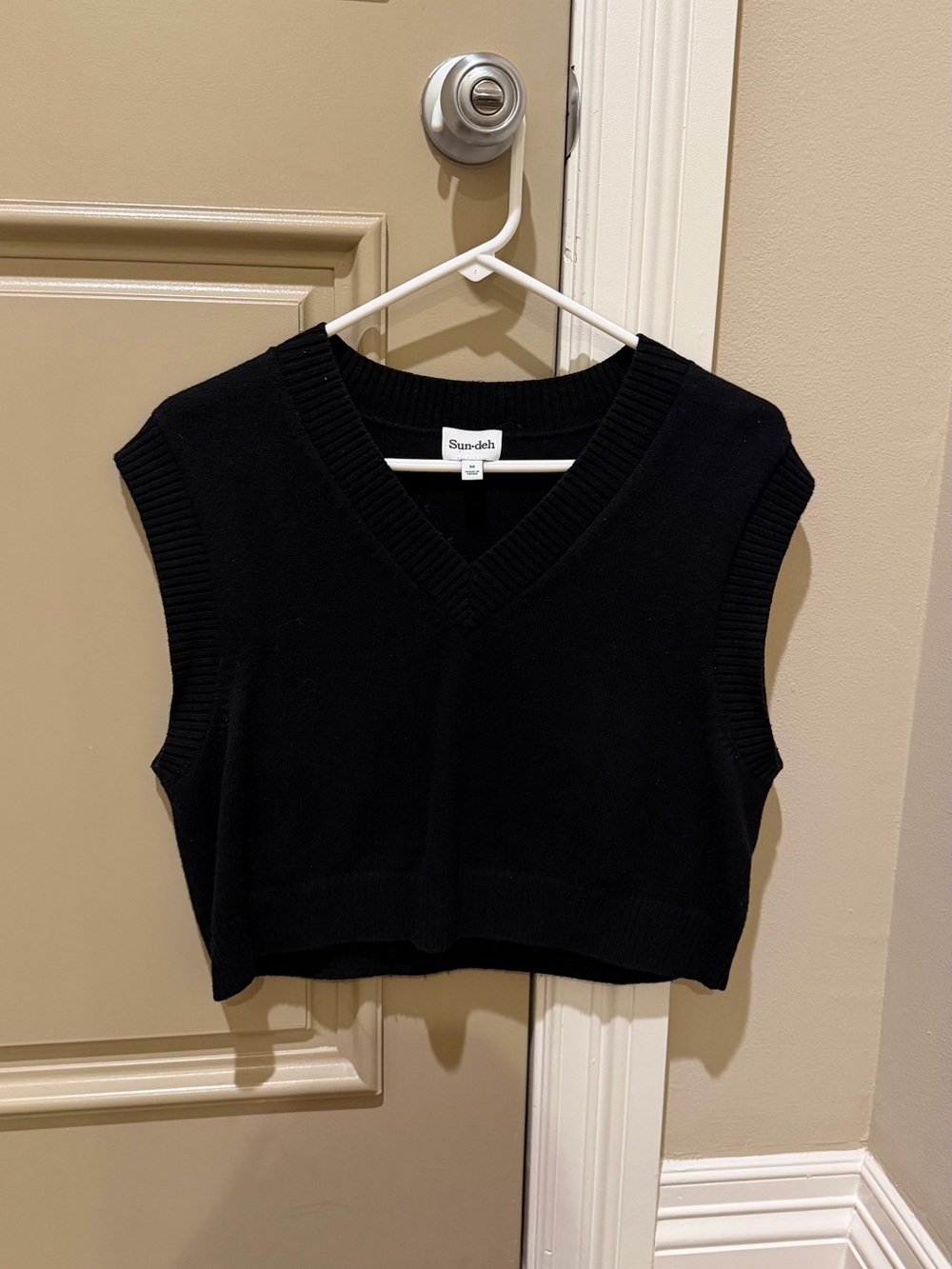 Aritzia Sunday Best Black V-Neck Knit Sweater Vest M